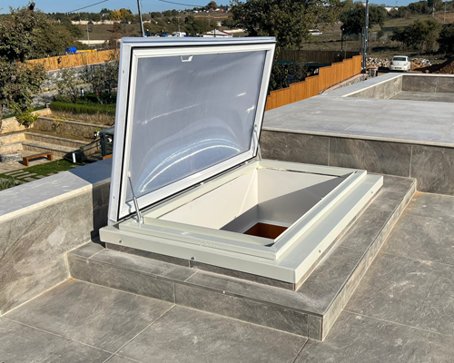 Roof-exit-hatches